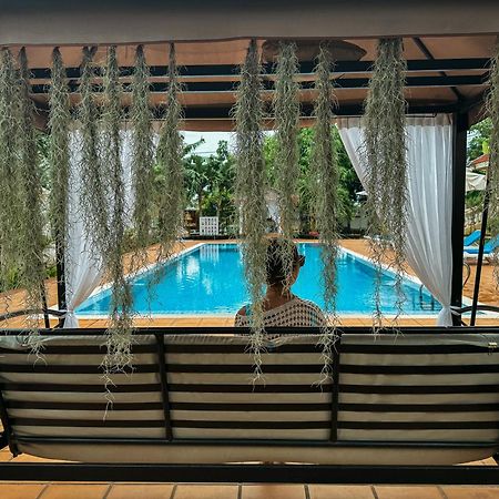 Riviera Hotel & Resort Kep Luaran gambar