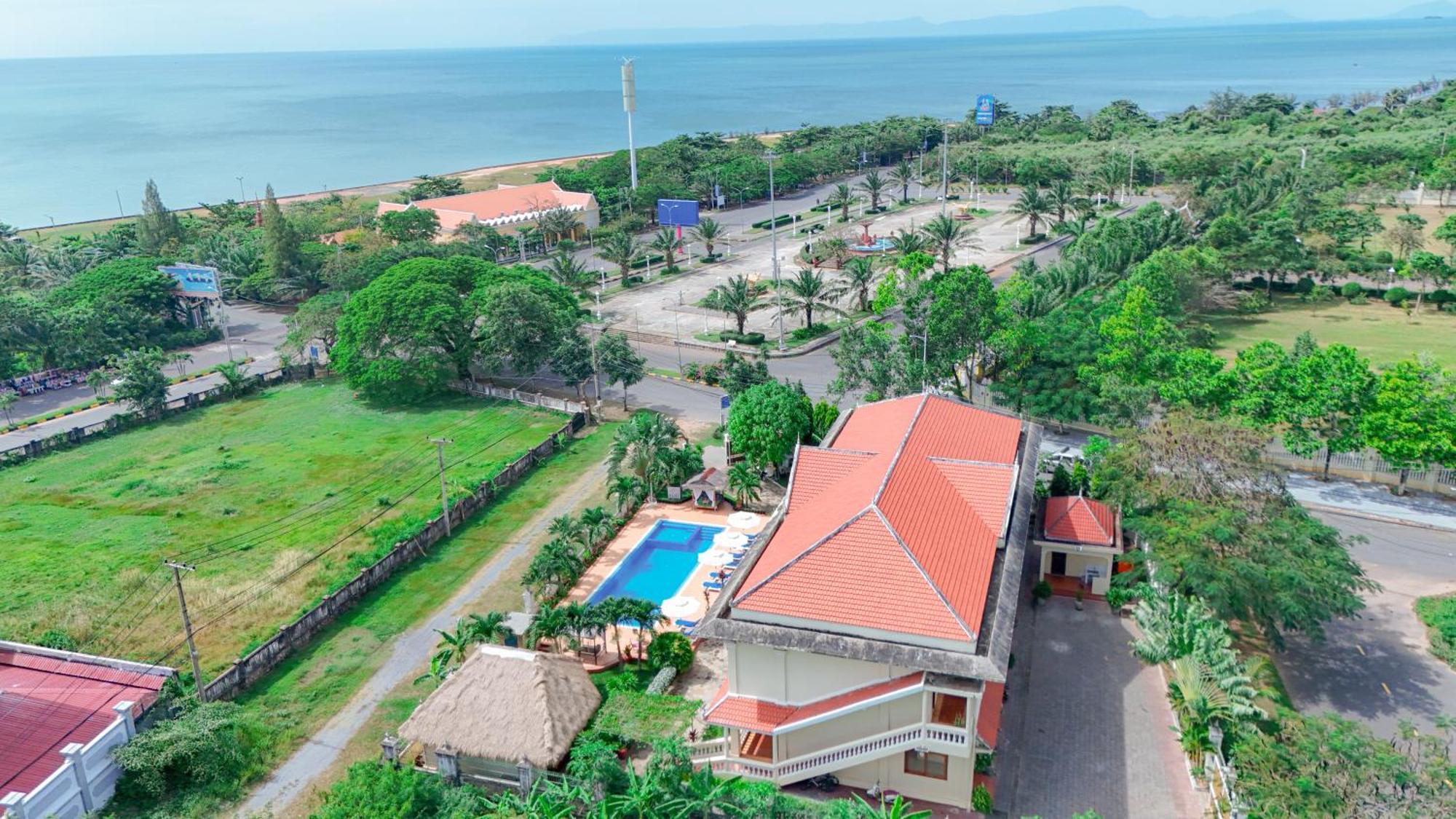 Riviera Hotel & Resort Kep Luaran gambar